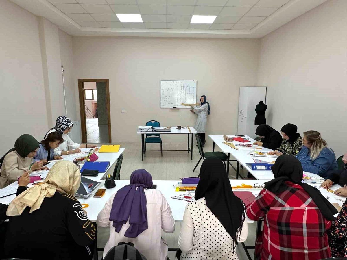 Çorum Belediyesi Moda Tasarım ve El Sanatları Atölyeleriyle Kadınlara Meslek Sahibi Yapıyor