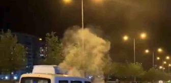 Diyarbakır'da yanan aracın imdadına belediyeye ait arazöz koştu