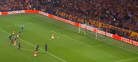 Neler yapıyor neler! Sakat sakat sahaya çıkan Icardi'den inanılmaz gol