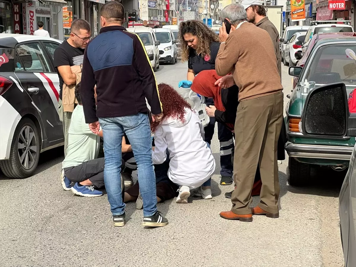 Akyazı'da bisikletlinin çarptığı yaya yaralandı