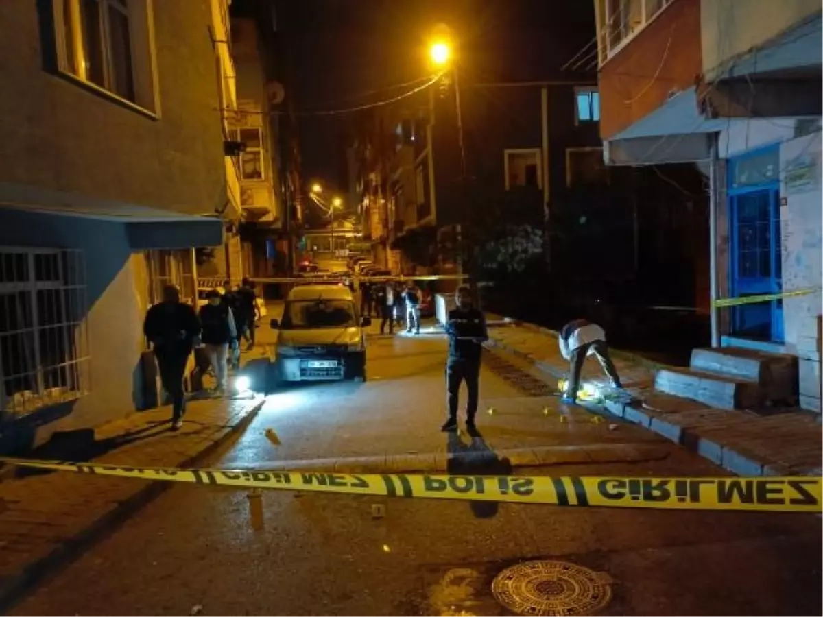 Bağcılar'da Park Halindeki Otomobile Ateş Açıldı