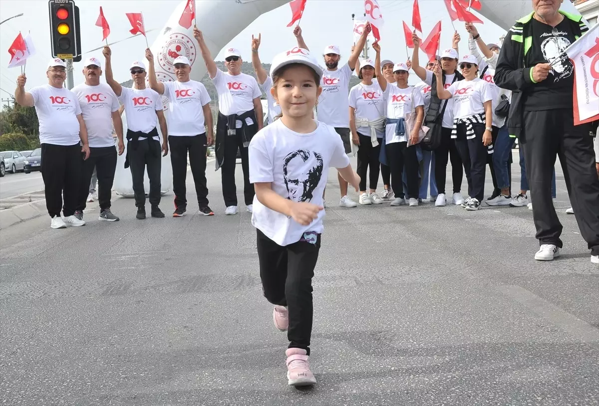 Çeşme'de 100. Yıl Cumhuriyet Koşusu Gerçekleştirildi