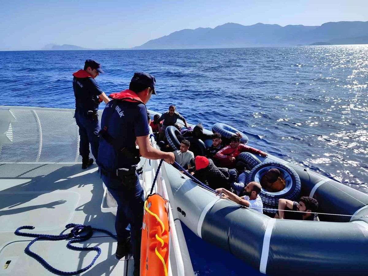 Muğla'da Yunanistan Sahil Güvenlik Unsurları Tarafından Geri İtildi, 70 Düzensiz Göçmen Kurtarıldı