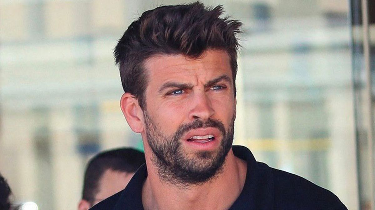 Forma imzalamak isteyen Pique, kendini bir anda yerde buldu