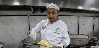 Haliliye Belediyesi İhtiyaç Sahibi Ailelere Sıcak Yemek Dağıtımını Sürdürüyor