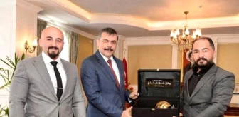 Akarsu Şirketler Grubu Yöneticileri Erzurum Valisi'ni ziyaret etti