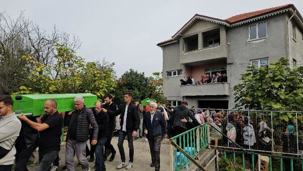 Emekli Uzman Çavuş Ailesini Öldürdü, Sonra İntihar Etti