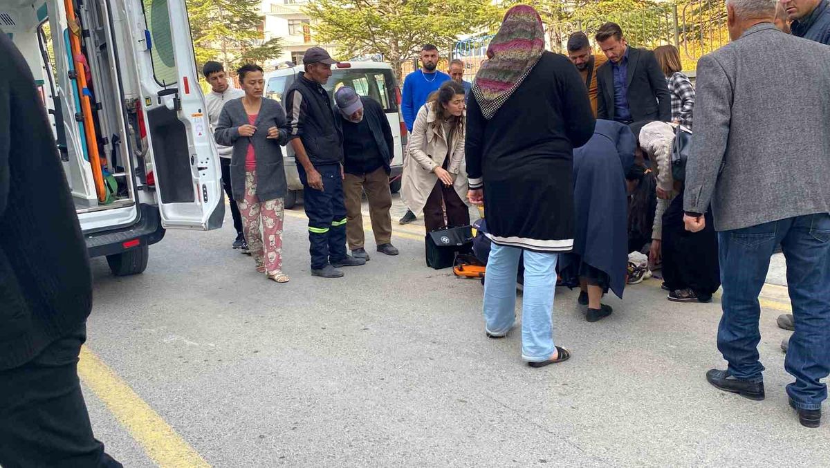 Konya'da Okuldan Çıkan Çocuğa Motosiklet Çarptı