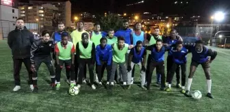 Iraklı ve Afrikalı Futbolcular Türkiye'de Yeşil Sahalarda Top Koşturuyor