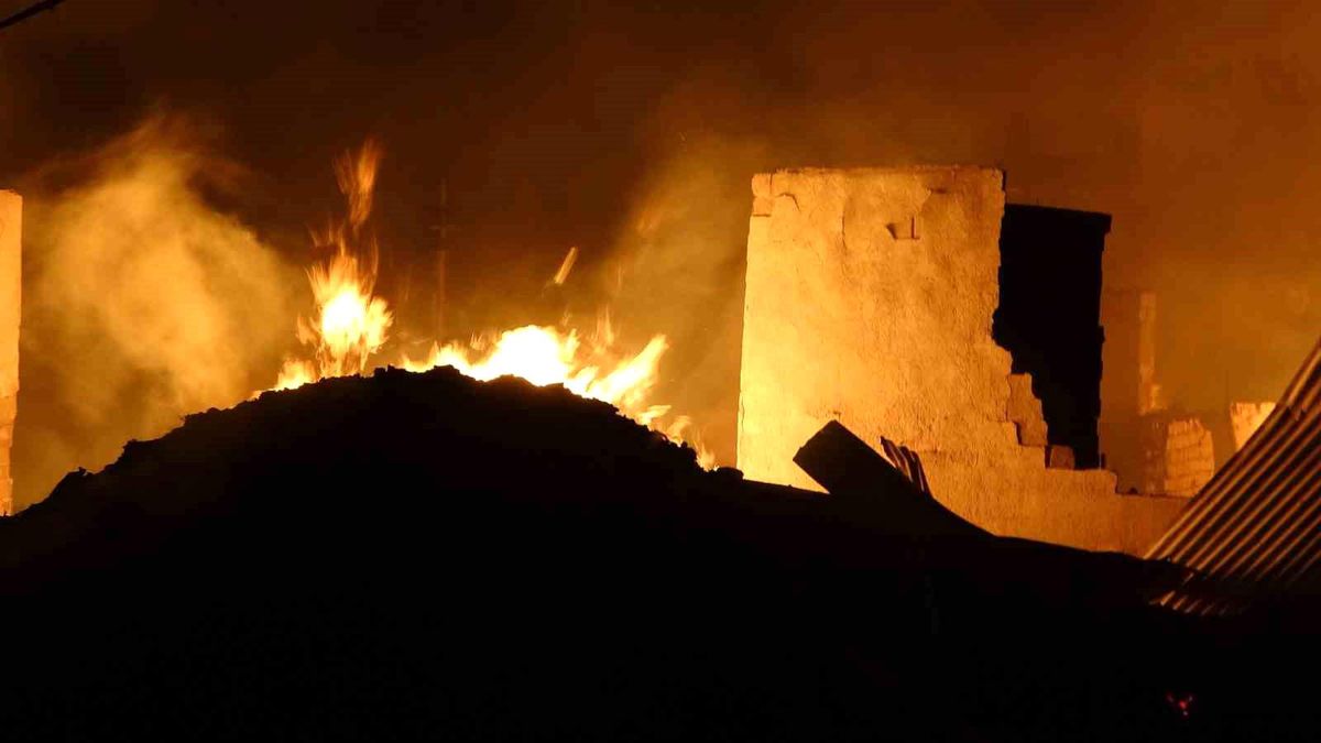 Kastamonu Tosya'da Çıkan Yangın Kontrol Altına Alındı