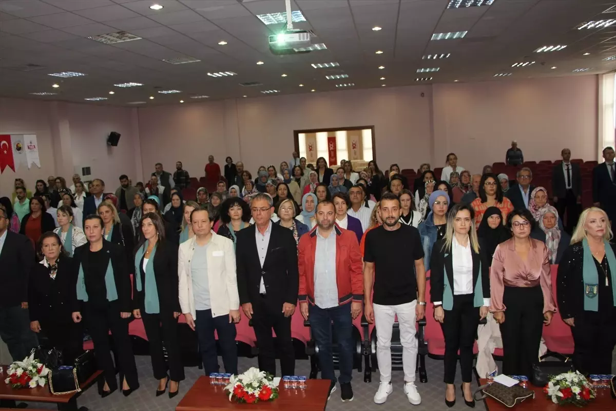 Bandırma'da 'Cumhuriyet Kadınları Cennet Kuşları' belgeselinin ilk gösterimi yapıldı