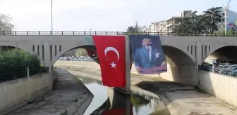 Biga'da cadde ve sokaklar Türk bayraklarıyla donatıldı