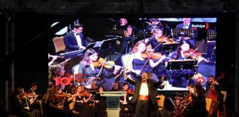 Fethiye'de antik tiyatroda sahnelenen senfonik destanı 3 bin kişi izledi