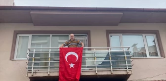 Bayrak Asan Dayı Cumhuriyetin 100. Yılında Türk Bayrağı Astı