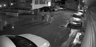 Adana'da çocuğuyla hırsızlığa çıkan kadının motosiklet çalma anları güvenlik kameralarına yansıdı