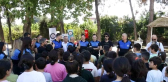Adana'da polis, gençlerin ve çocukların ekran bağımlılığına karşı kitap okuma etkinliği düzenledi