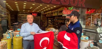 Sungurlu Belediyesi Cumhuriyet Bayramı öncesi Türk Bayrağı dağıttı