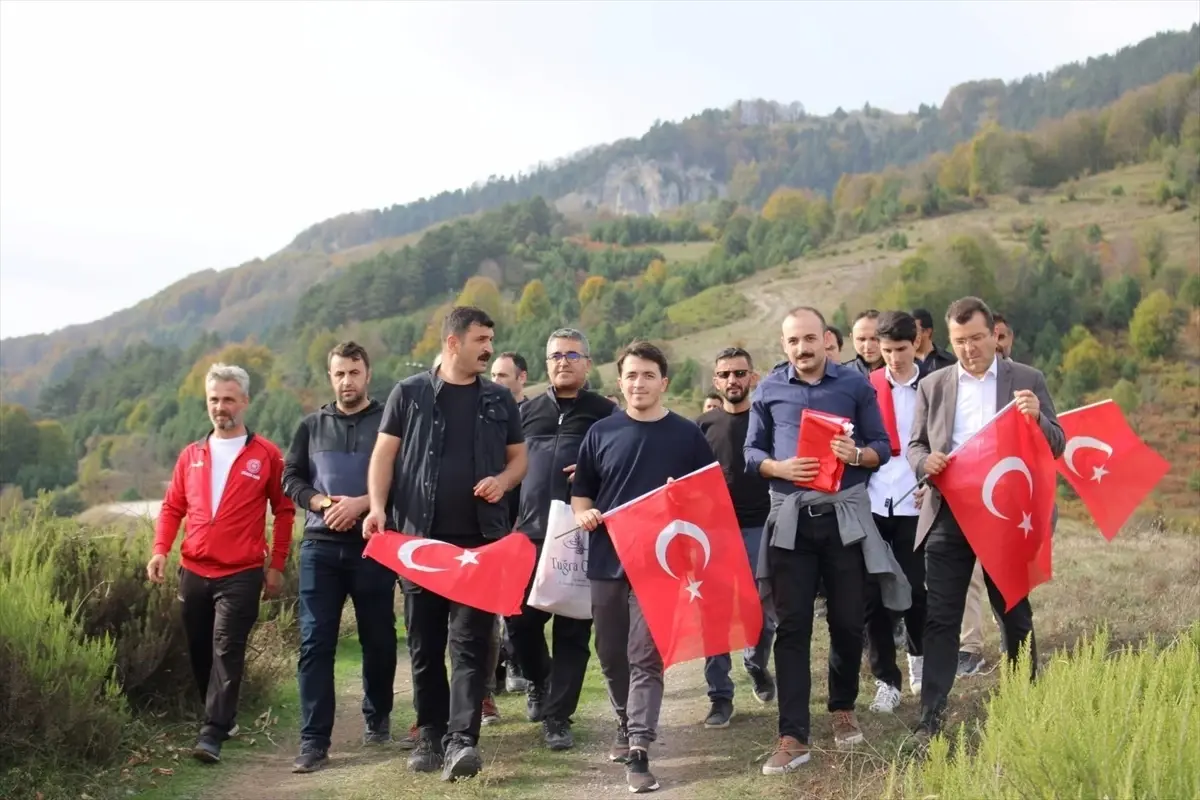 Yığılca'da Cumhuriyet'in 100. yılı kutlamaları kapsamında doğa yürüyüşü gerçekleştirildi