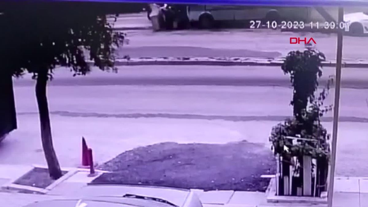 Elazığ'da Midibüs Kazası Güvenlik Kamerasında