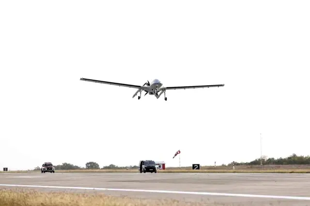 Dünyada bu özellikte başka bir SİHA daha yok! Bayraktar TB3 ilk uçuşunu gerçekleştirdi