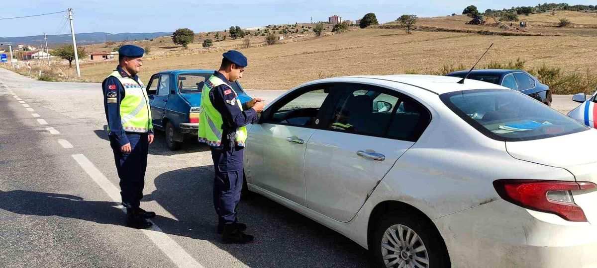 Emet İlçe Jandarma Komutanlığı Trafik Timleri Sürücüleri Bilgilendiriyor