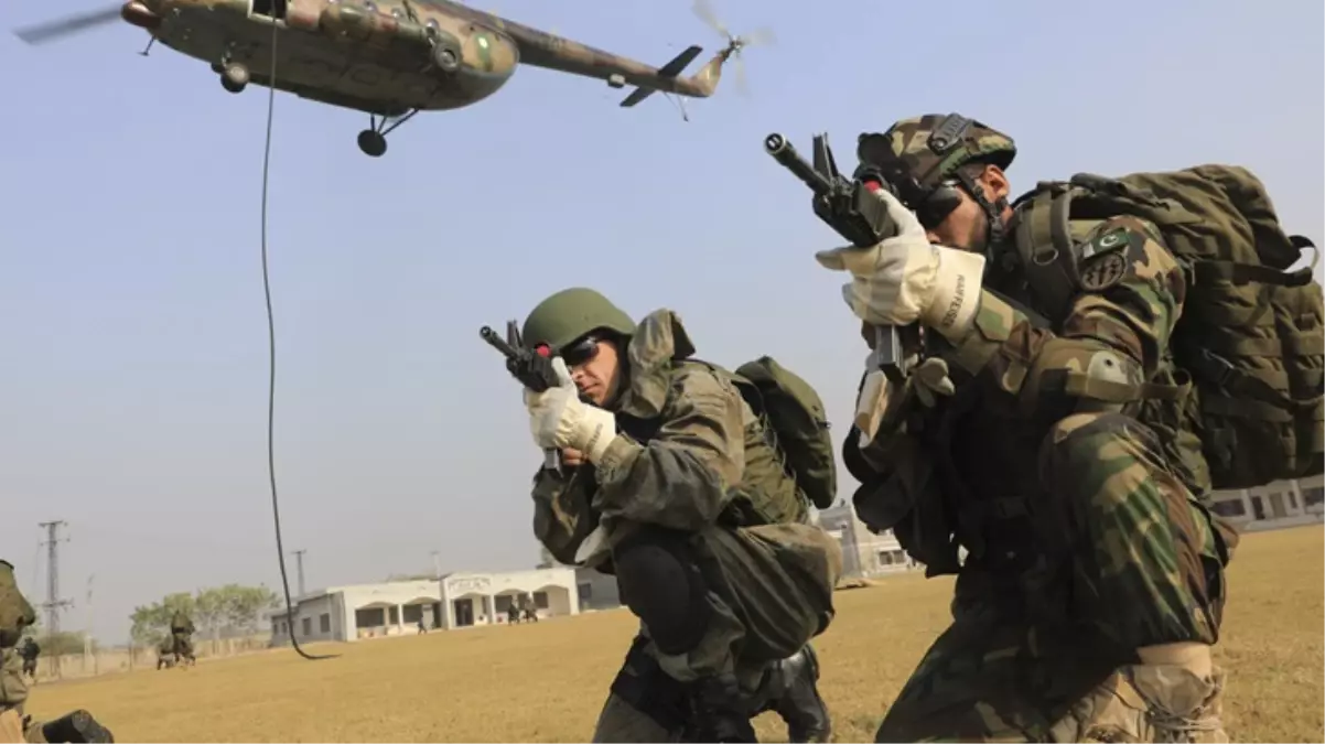 Gözler Gazze'ye çevrilmişken Pakistan ve Hindistan askerleri sınırda birbirine ateş açtı