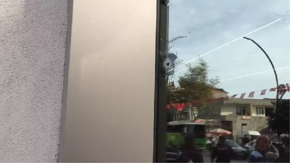 Darıca'da Husumet Nedeniyle Tabancalı Saldırı: 2 Kişi Yaralandı