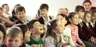 Uludağ Elektrik, çocuklara enerji tasarrufunu gölge oyunu ile anlatıyor