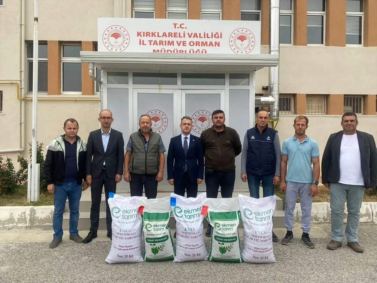 Kırklareli'nde çiftçilere Macar fiğ ve yem bezelyesi tohumu dağıtıldı