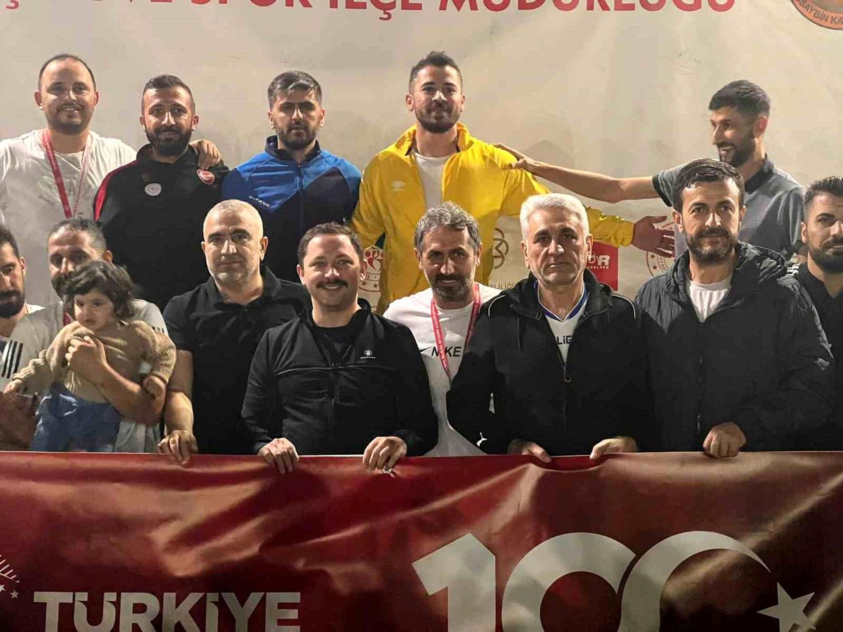 Nusaybin'de Cumhuriyet Kupası Ayak Tenisi Turnuvası Sona Erdi