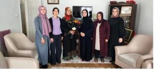 Öğrencilerden şehit Muhammet Fatih Safitürk'ün ablası Zeynep Bakırkaya'ya ziyaret