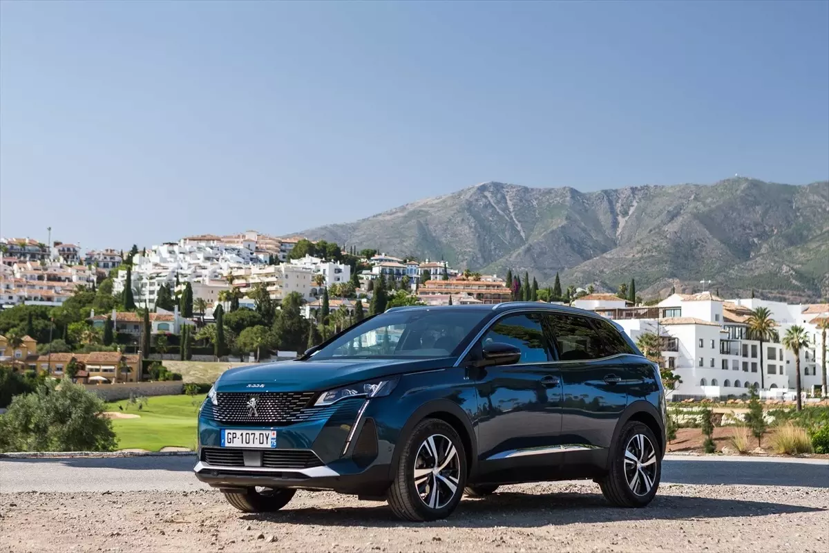 Peugeot 3008 ve 5008 Yeni Hibrit Modelleriyle Türkiye'de Satışa Sunuldu