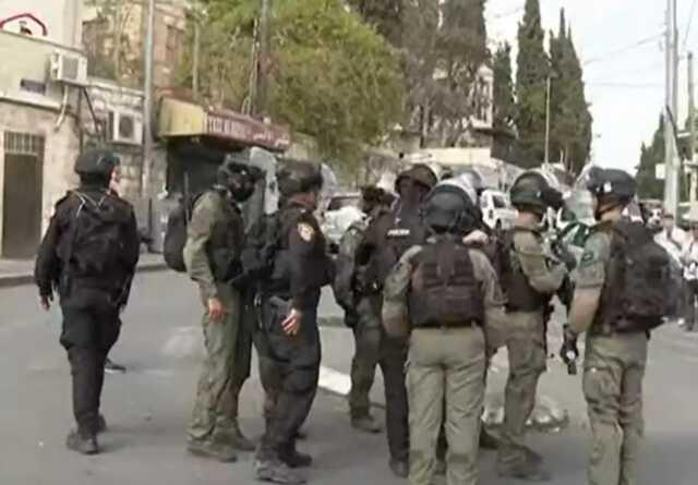 Son Dakika: Mescid-i Aksa'da cuma saatinde yine aynı manzara! İsrail polisi gaz bombası attı