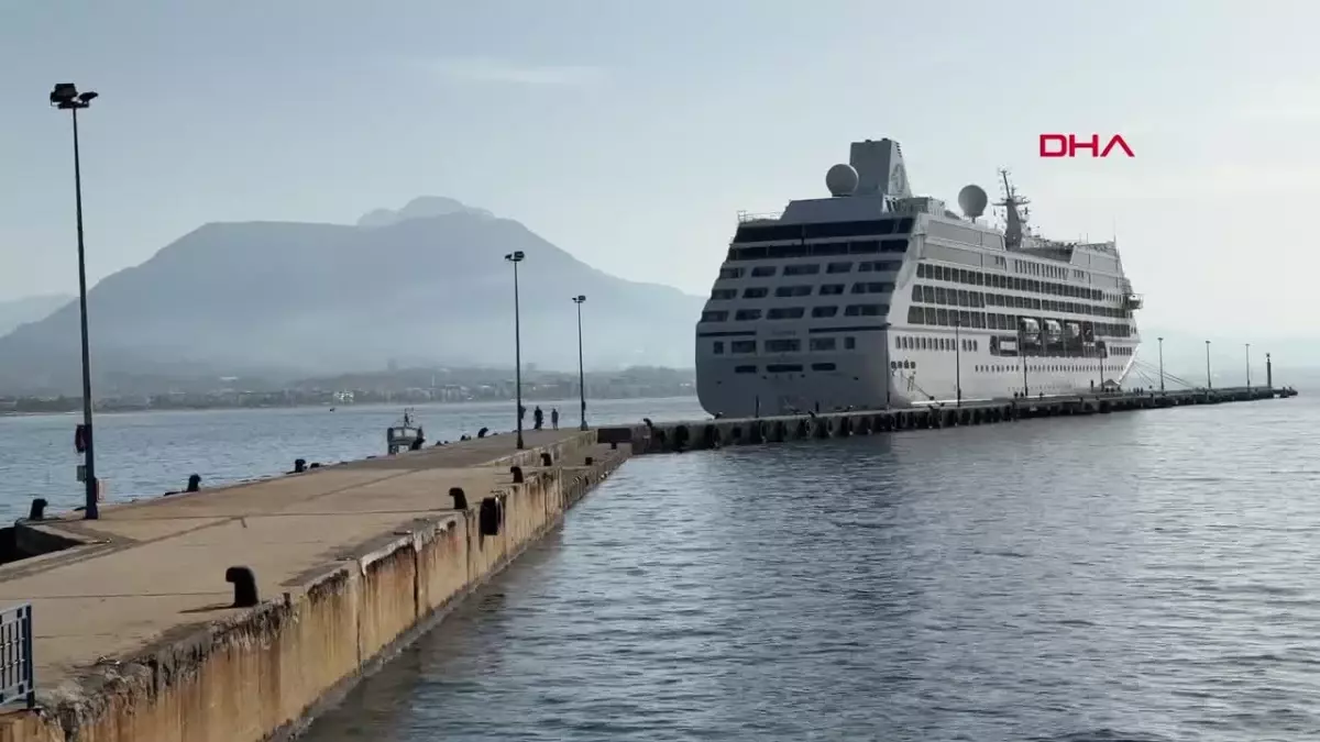 Alanya'ya ABD'li Turistler Sirena Kruvaziyeriyle Geldi