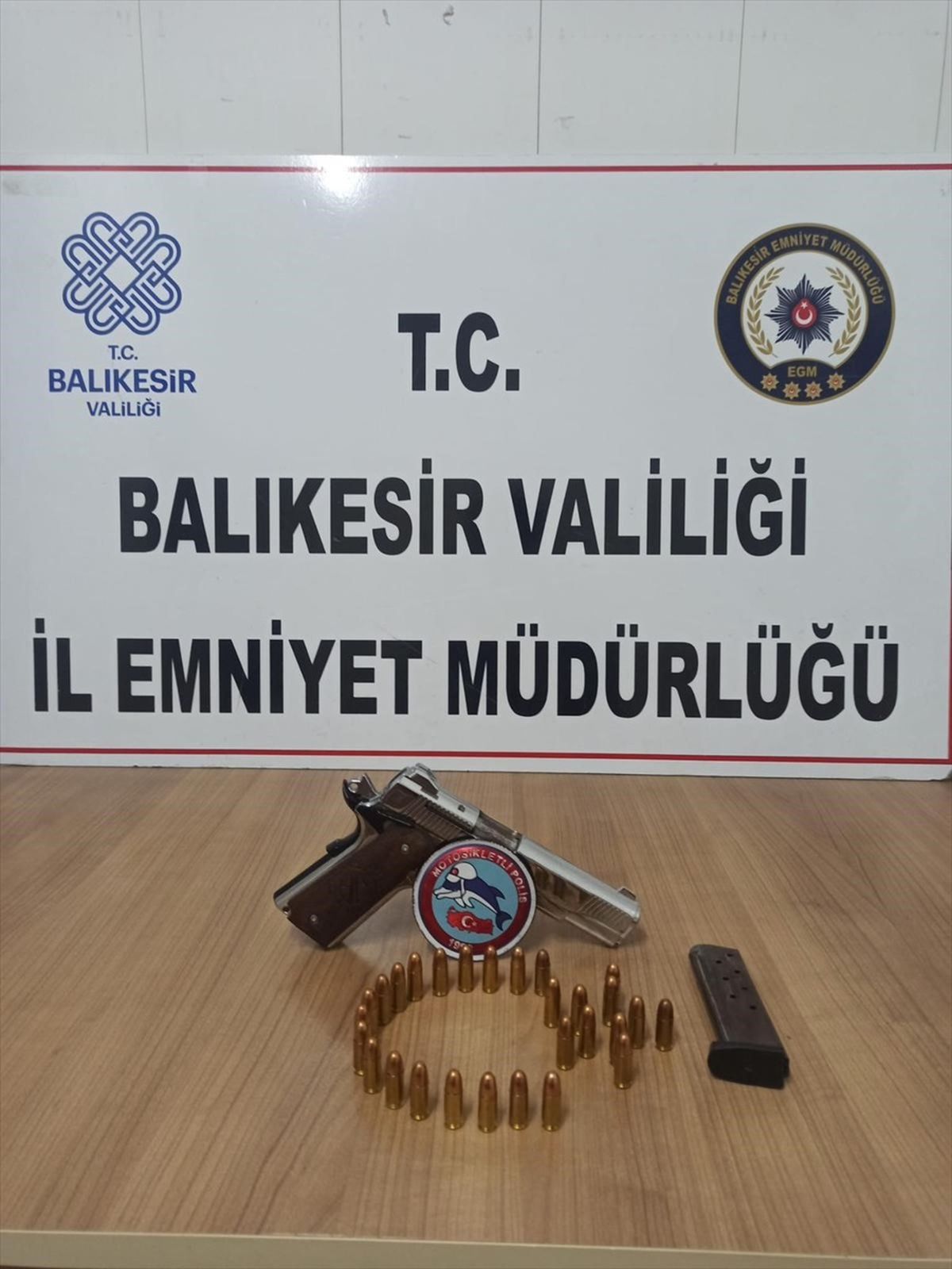Balıkesir'de Polis Tarafından Silah ve Uyuşturucu Ele Geçirildi