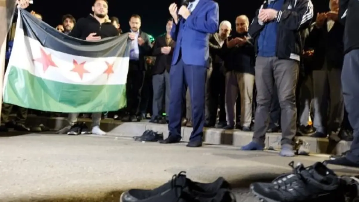 Bingöl'de İsrail Protestosu: İl Müftü Yardımcısı Ayakkabılarını Çıkardı