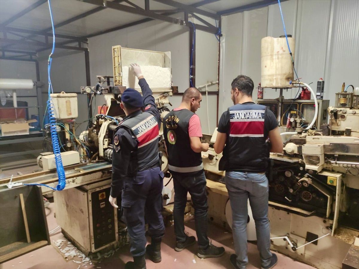 Bursa'da Kaçak Sigara Üretimi Operasyonu