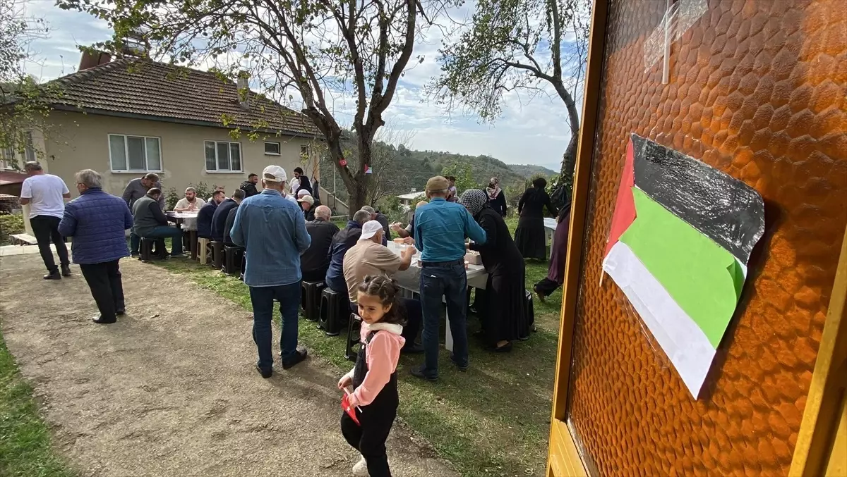 Düzce'de Filistin'e Destek Amacıyla Kermes Düzenlendi
