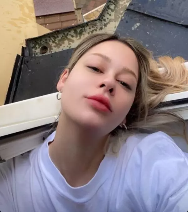 Kemer'de Misafir Kadın Üçlü Priz Kablosuyla Asılı Bulundu Kemer'de Misafir Kadın Üçlü Priz Kablosuyla Asılı Bulundu