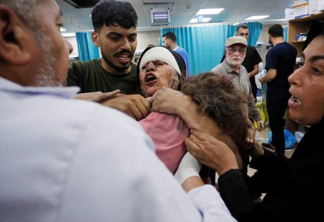 Gazze'ye sabaha kadar havadan ve karadan saldıran İsrail'in durmaya niyeti yok! Tanklar sınırda bekliyor Gazze'ye sabaha kadar havadan ve karadan saldıran İsrail'in durmaya niyeti yok! Tanklar sınırda bekliyor