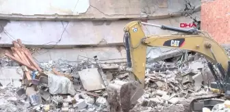 Hafriyat çalışmasında 3 katlı bina çöktü