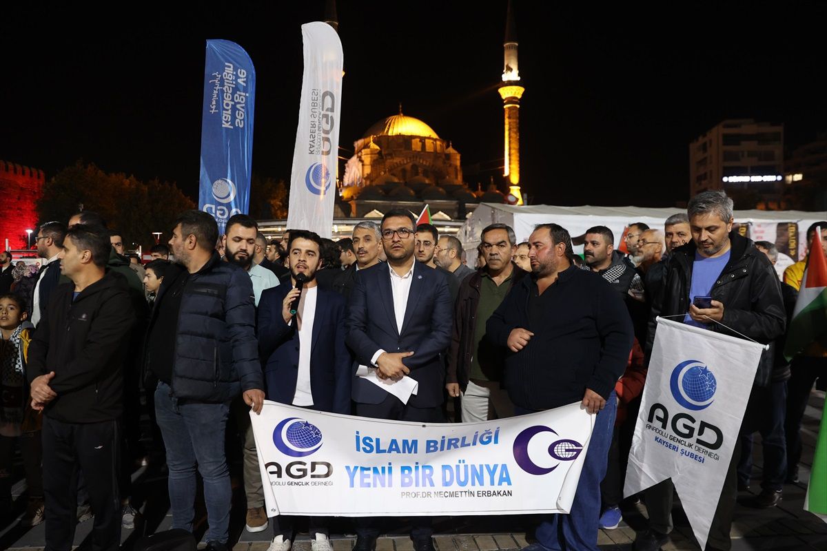 İsrail'in Gazze'ye saldırıları protesto edildi