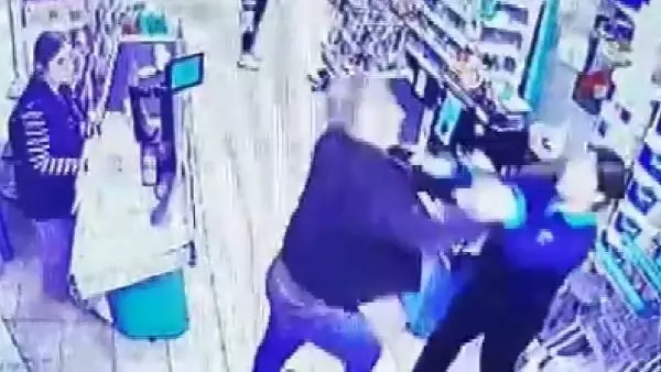 Zincir markette kasiyere saldırı Zincir markette kasiyere saldırı