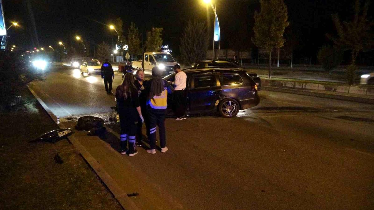 Malatya'da otomobil orta refüje çarptıktan sonra karşı şeride geçti