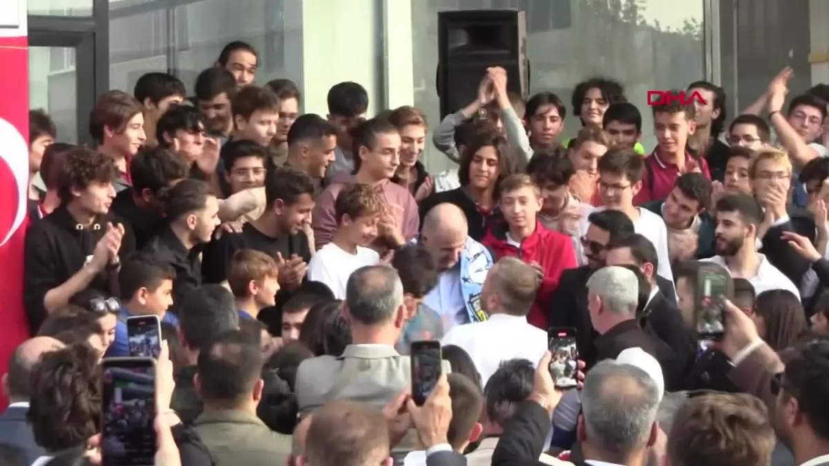 Ümit Özdağ, Zafer Partisi Karacabey İlçe Başkanlığı binasının açılışını gerçekleştirdi