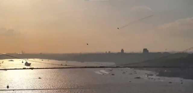 29 Ekim Cumhuriyet Bayramı dolayısıyla İstanbul Boğazı'nda 100 geminin geçiş töreni başladı 29 Ekim Cumhuriyet Bayramı dolayısıyla İstanbul Boğazı'nda 100 geminin geçiş töreni başladı