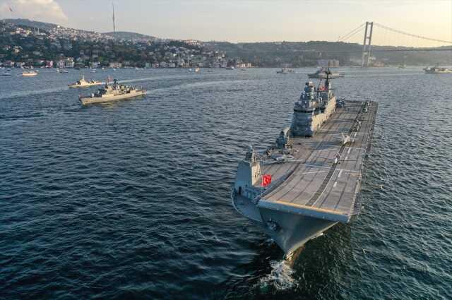 29 Ekim Cumhuriyet Bayramı dolayısıyla İstanbul Boğazı'nda 100 geminin geçiş töreni başladı 29 Ekim Cumhuriyet Bayramı dolayısıyla İstanbul Boğazı'nda 100 geminin geçiş töreni başladı