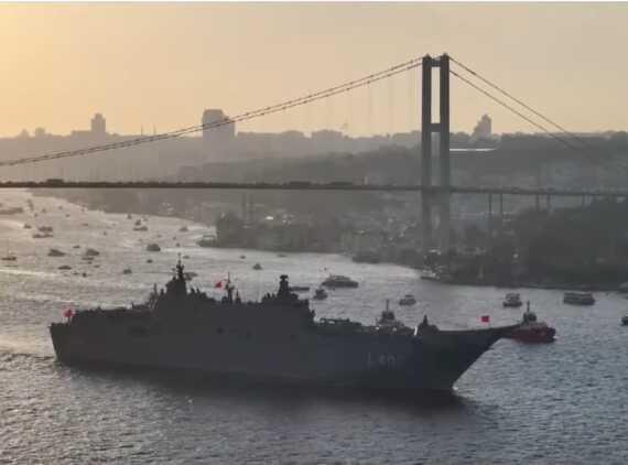 29 Ekim Cumhuriyet Bayramı dolayısıyla İstanbul Boğazı'nda 100 geminin geçiş töreni başladı 29 Ekim Cumhuriyet Bayramı dolayısıyla İstanbul Boğazı'nda 100 geminin geçiş töreni başladı