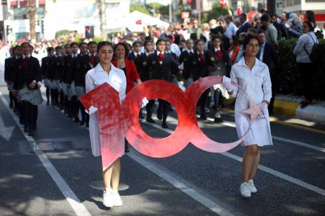 81 ilden görüntü yağıyor! Cumhuriyetin 100. yılı yurt genelinde coşkuyla kutlanıyor 81 ilden görüntü yağıyor! Cumhuriyetin 100. yılı yurt genelinde coşkuyla kutlanıyor