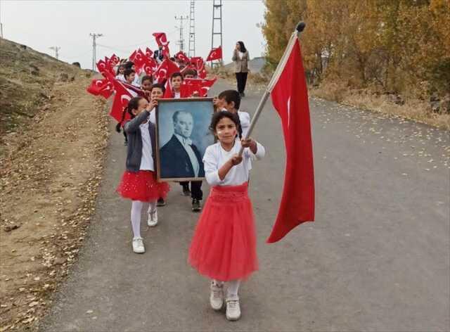 81 ilden görüntü yağıyor! Cumhuriyetin 100. yılı yurt genelinde coşkuyla kutlanıyor 81 ilden görüntü yağıyor! Cumhuriyetin 100. yılı yurt genelinde coşkuyla kutlanıyor